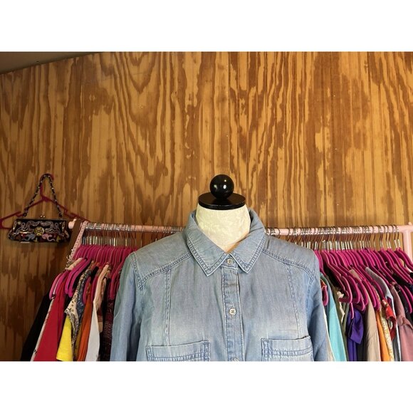 Skinnygirl Korey Denim Button-Down Top Light Wash NWOT Plus Size 1X Raw Hem - Picture 3 of 9